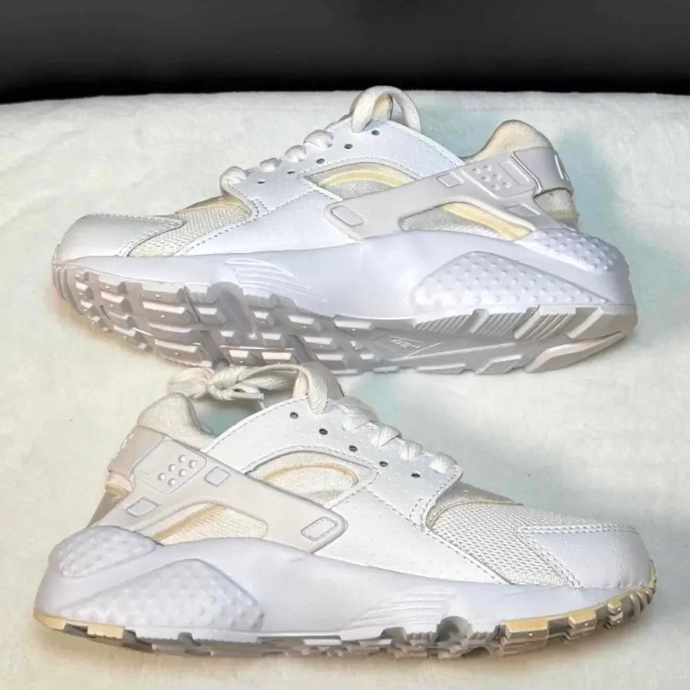 Nike Huarache Run GS “White / Pure Platinum” – 654275-110 | 4Y/5.5W